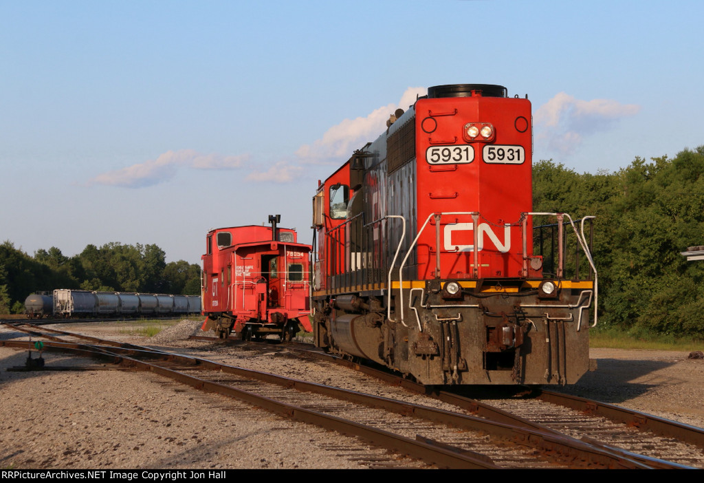 5931 starts back to begin its eveoing work